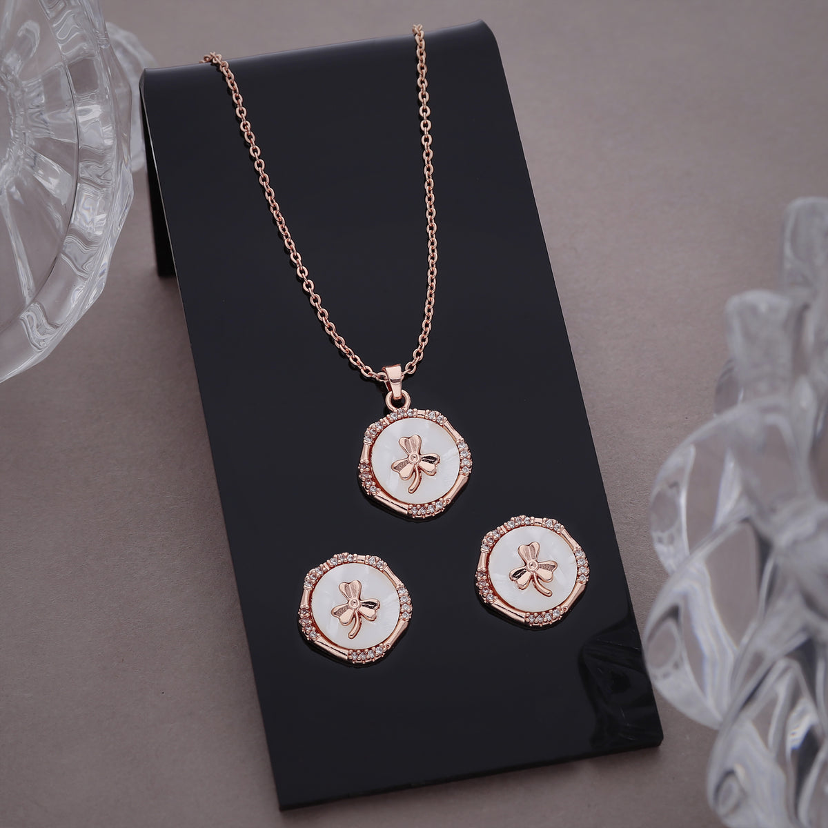 Round Floral Necklace Set
