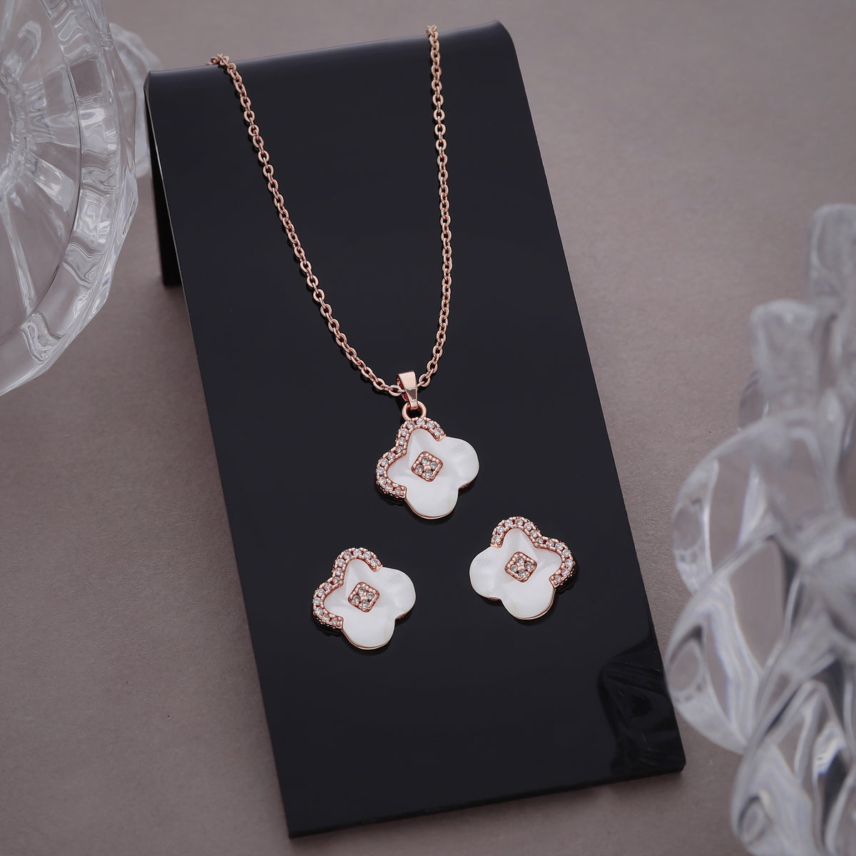 Flower Charm Necklace Set