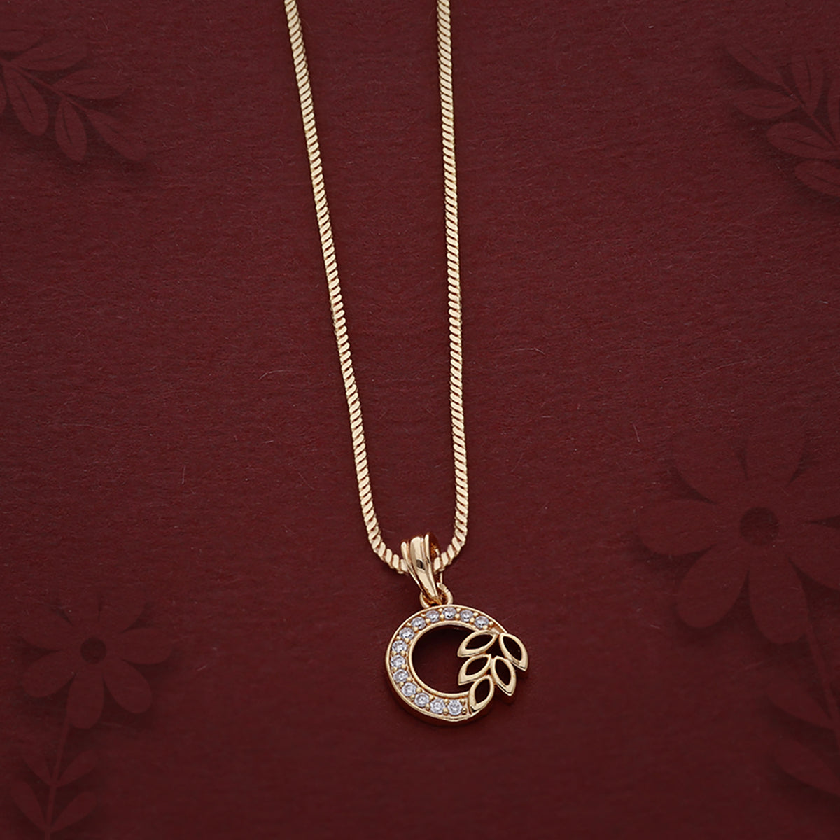 Leaf Circle Necklace